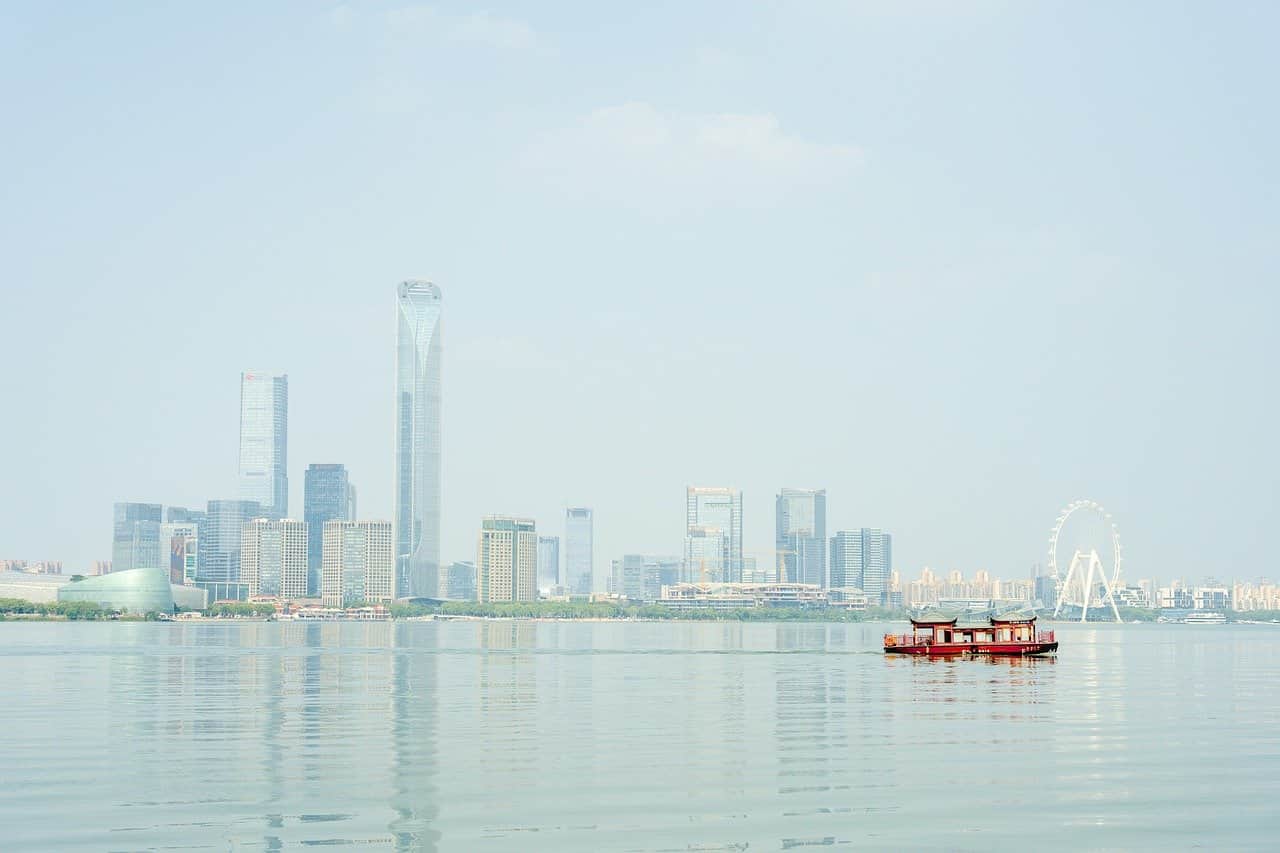 沉浸于播客世界背景图 Podcast listening background